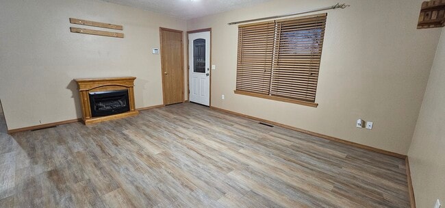 Building Photo - 8660 Brookside Cir