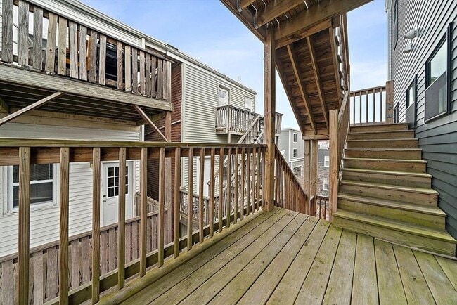 Building Photo - 230 Bowen St