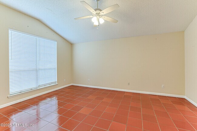 Building Photo - 1561 Stonebriar Rd