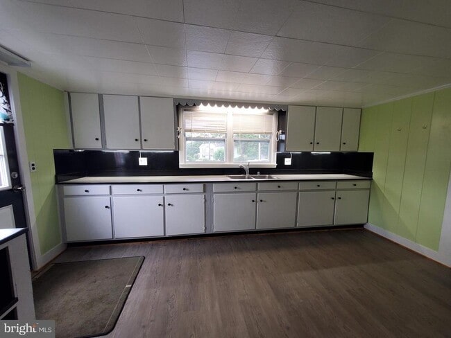 Building Photo - 448 Ridgeview Rd