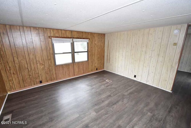 Building Photo - 619 Cora St