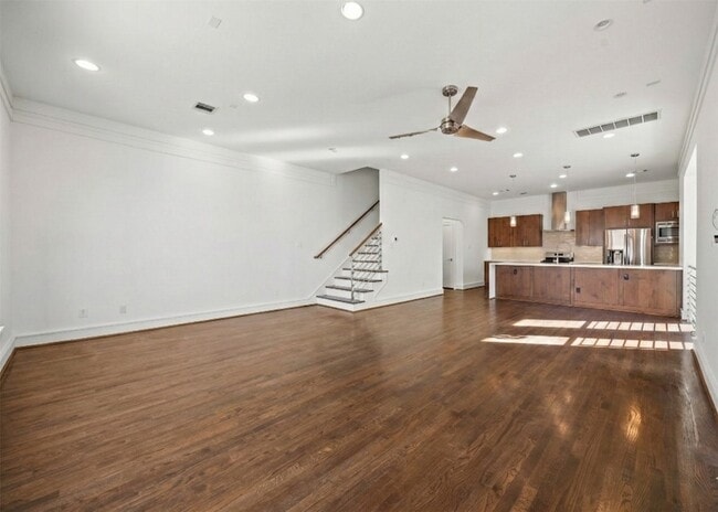 Building Photo - 5707 Schuler St