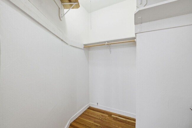 Building Photo - 2100 Post St