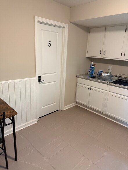 $225/wk - 6353 Bell Haven Ln