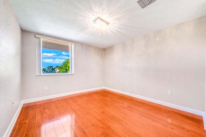 Building Photo - 2324 Simonson Dr