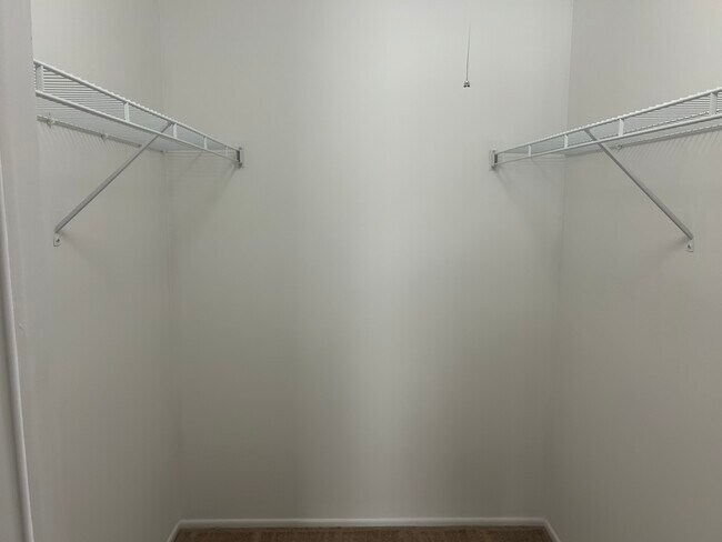 Building Photo - 28 Regent Cir