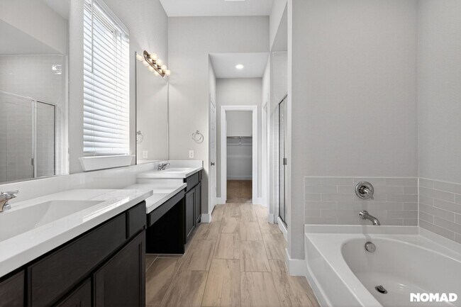 Building Photo - Spacious 4Bd/3Bath House in Little Elm