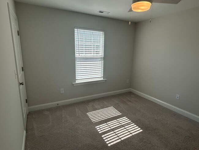 Building Photo - 3 Bed | 2.5 Bath House in Holly Springs