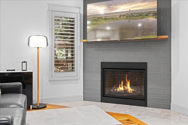 Building Photo - 710 Lighthouse Ave