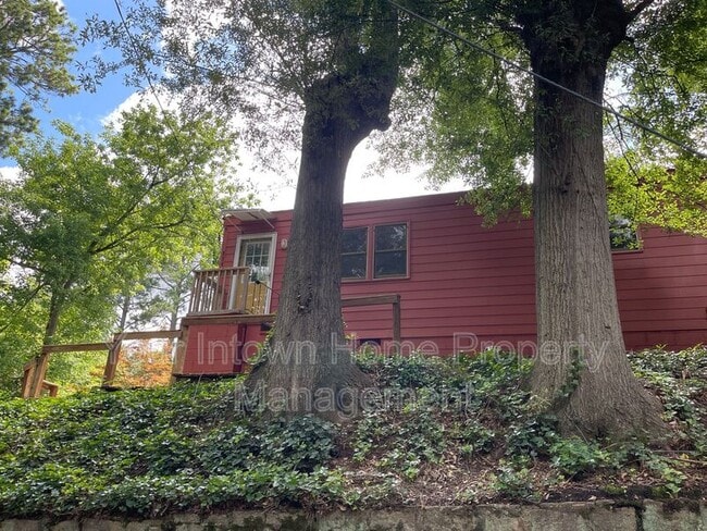 Building Photo - 824 San Antonio Dr NE