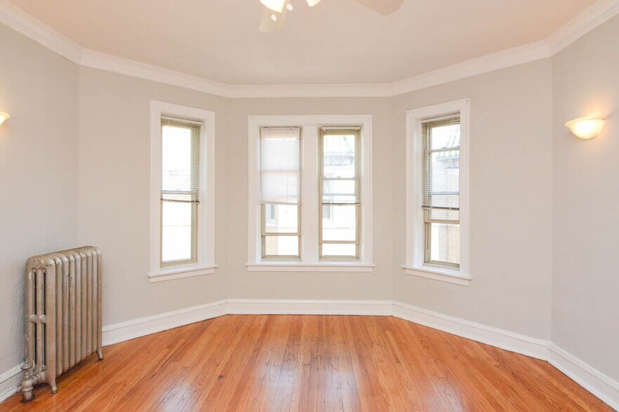 Building Photo - 4227 N Paulina St