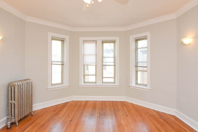 Building Photo - 4227 N Paulina St