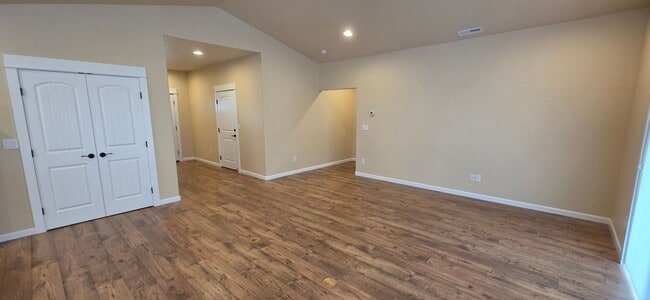 Building Photo - Beautiful & Cozy Home for Rent