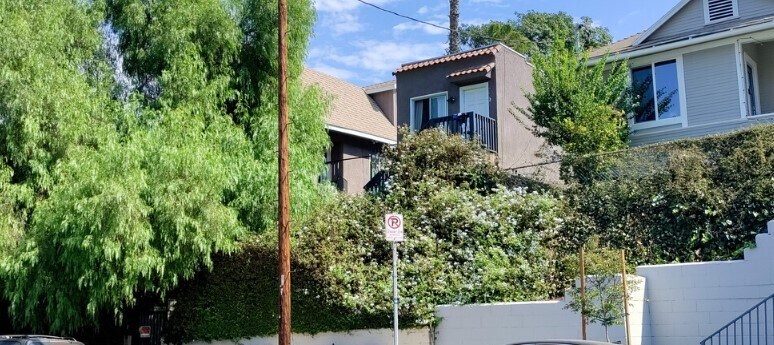 Looking up from street - 1150 Sanborn Ave. Apt C