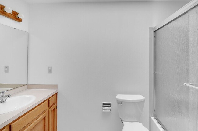 Building Photo - 3 Bed 2.5 Bath - Dog per Approval - Groups - Hillcrest - NAS Whidbey