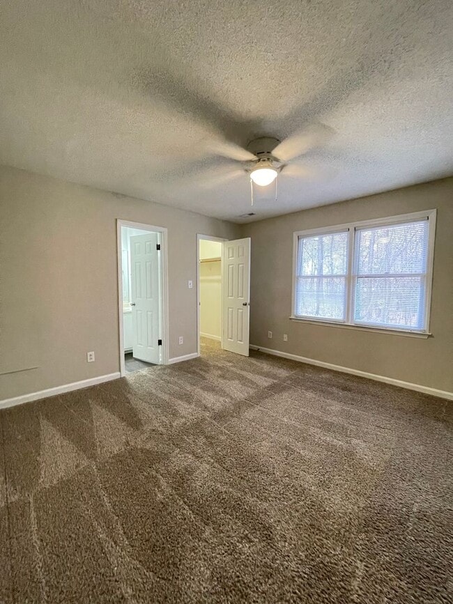 Building Photo - APPLICATION PENDING: 720-A Powell Drive ~Newly Renovated~ End Unit ~ Convenient to Powell Drive P...