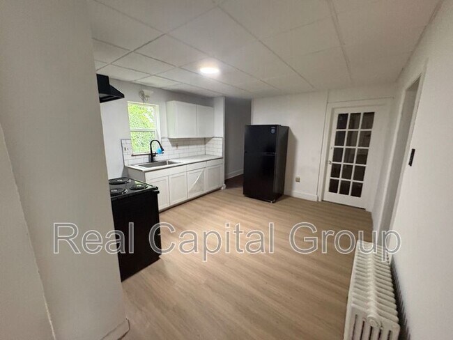 Building Photo - 1345 3rd St
