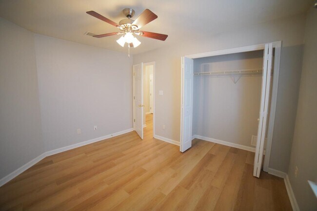 Building Photo - 1121 Mosswood Chase