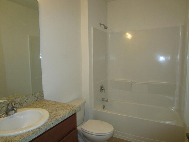 Building Photo - 4/2