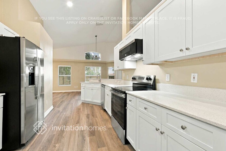 Building Photo - 300 Balogh Pl