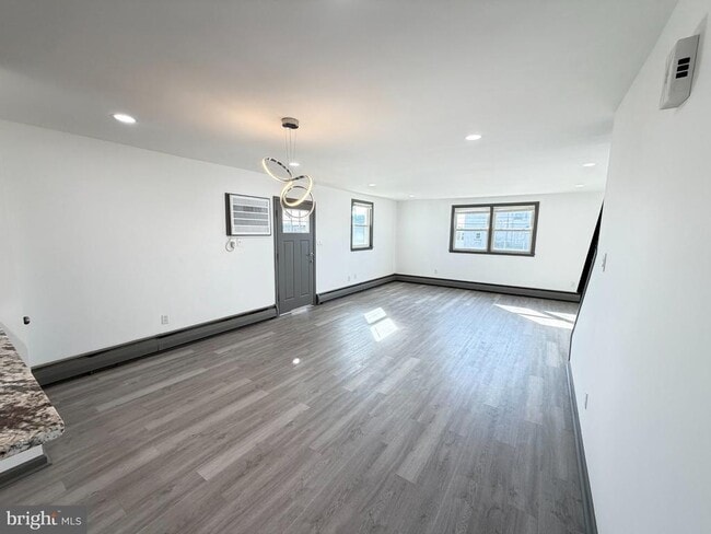 Building Photo - 1612 Tremont Ave