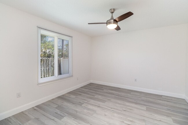 Building Photo - Beautiful Pool Home only Blocks from the Ocean!