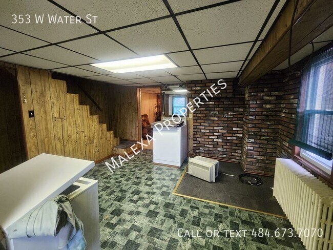 Building Photo - 3 Bedrooms, 1 car garage and finished rec ...