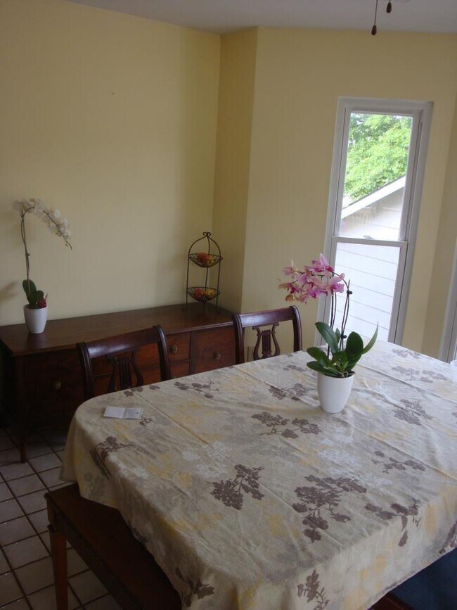 Building Photo - 1828 Marriott Ln