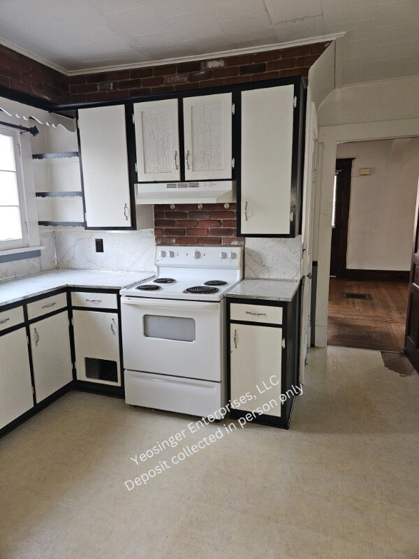 Building Photo - 408 W Maple Ave