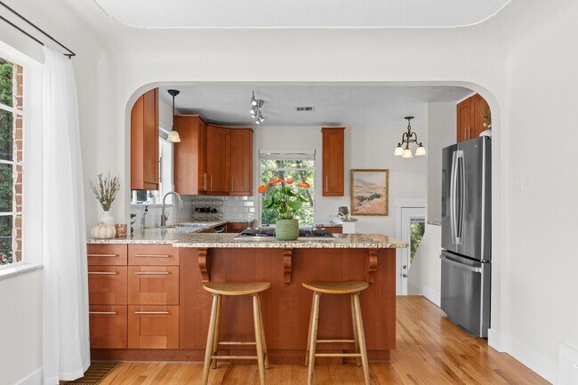 Building Photo - Stunning 4 Bed 2 Bath Home across the Stre...
