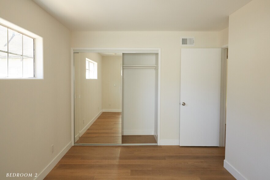 Building Photo - 3644 Greenfield Ave