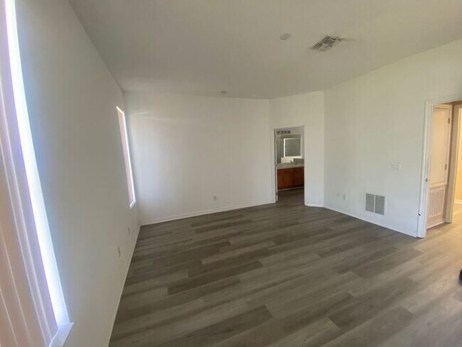 Building Photo - 1239 Dunbrooke St