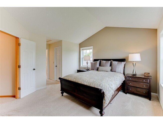 Building Photo - 730 Tilia Ln