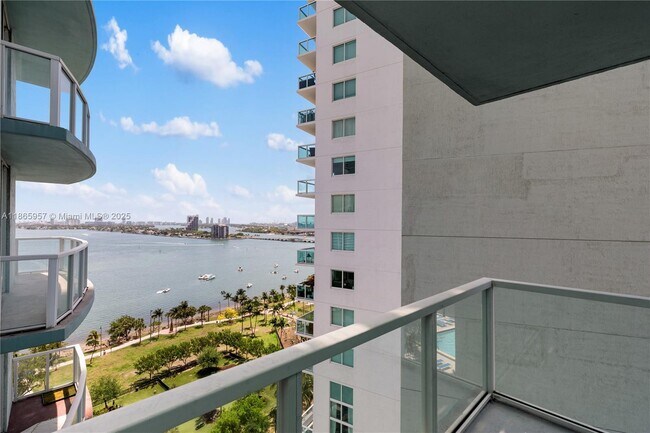 Building Photo - 1900 N Bayshore Dr