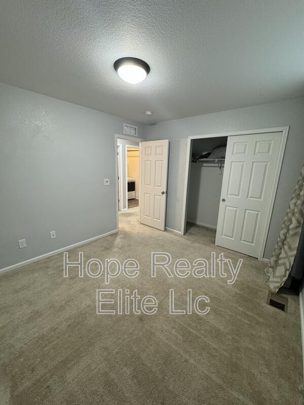 Building Photo - 7015 Preble Dr
