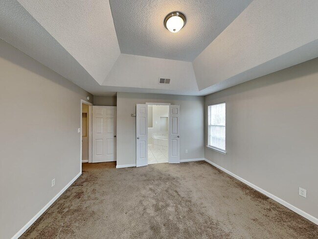Building Photo - 5657 Wolf Pack Dr