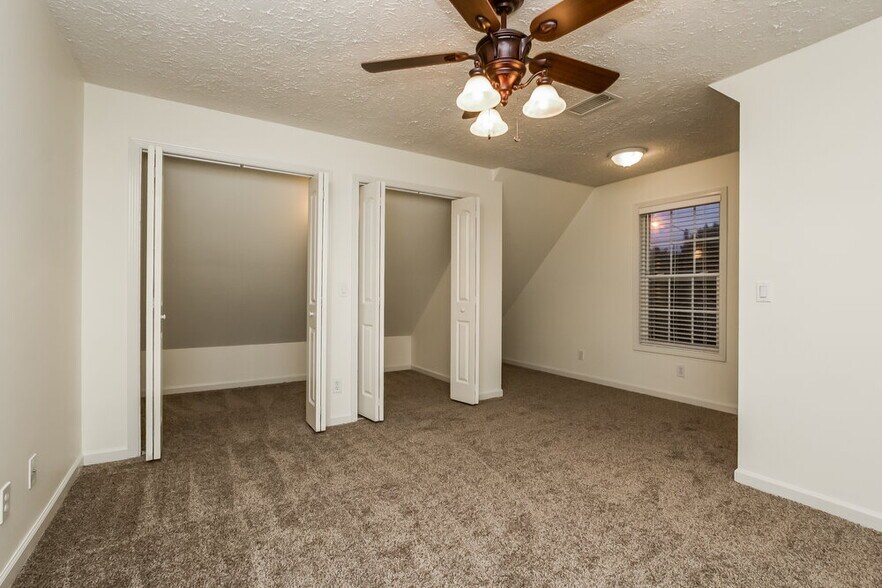 Building Photo - 147 Carl Barrett Dr