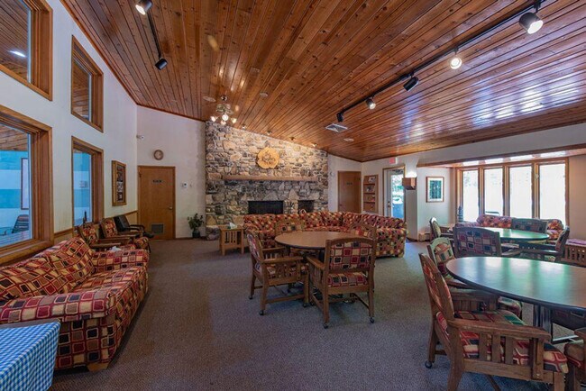 Building Photo - 1702 Forest Ridge Rd