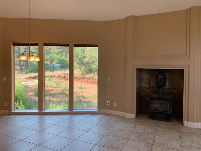 Building Photo - Beautifully updated home on 5 acres