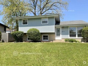 Building Photo - 418 W Lake Park Dr