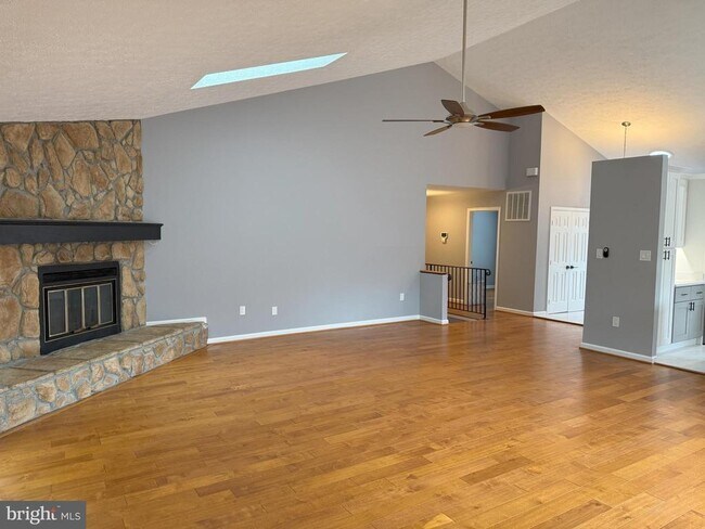 Building Photo - 10909 Clara Barton Ct
