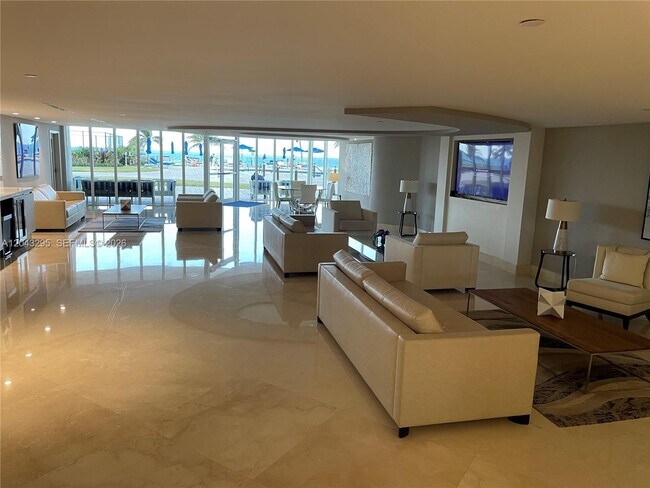 Building Photo - 17555 Collins Ave