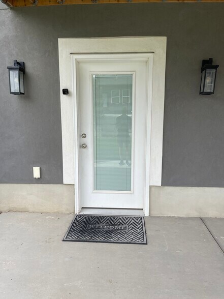Building Photo - 976 N 200 E