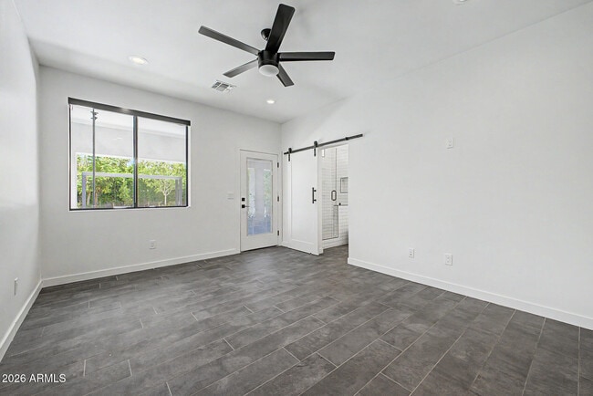 Building Photo - 2312 E Curnow Dr