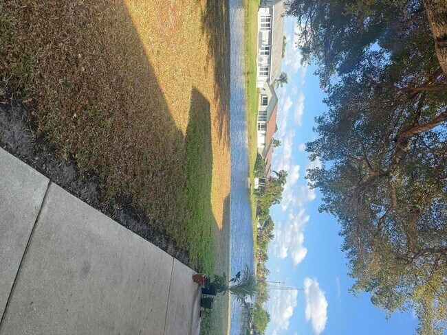 Building Photo - 7640 Westwood Dr