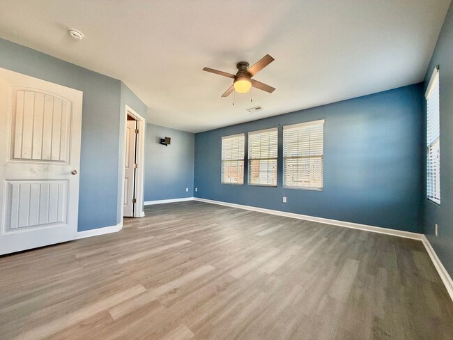 Building Photo - Updated 3BR Townhome | Community Pool, Gym, Pickleball, & Tennis Courts | Easy RTP Access