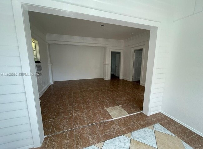 Building Photo - 707 4th St