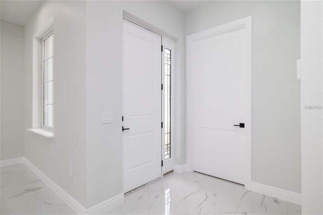 Building Photo - 20 Pine Hill Ln