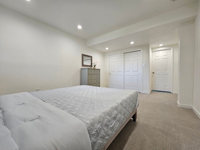 Building Photo - 4264 S Halifax Way