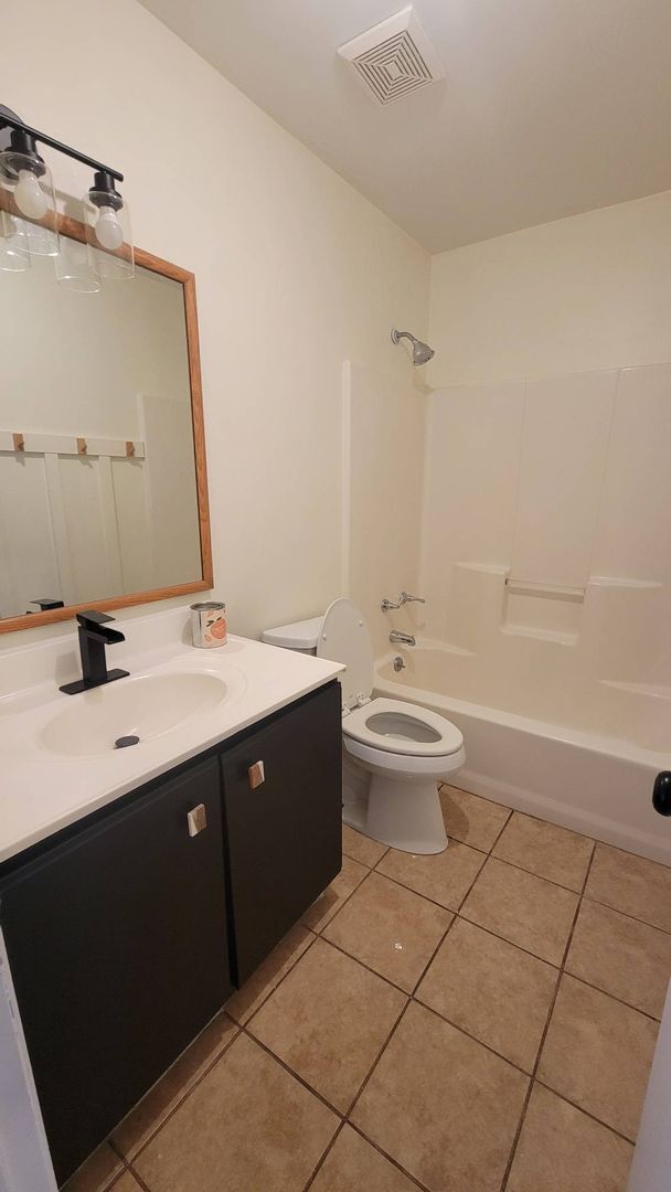 Building Photo - 4 Bedroom Home in Jacksonville